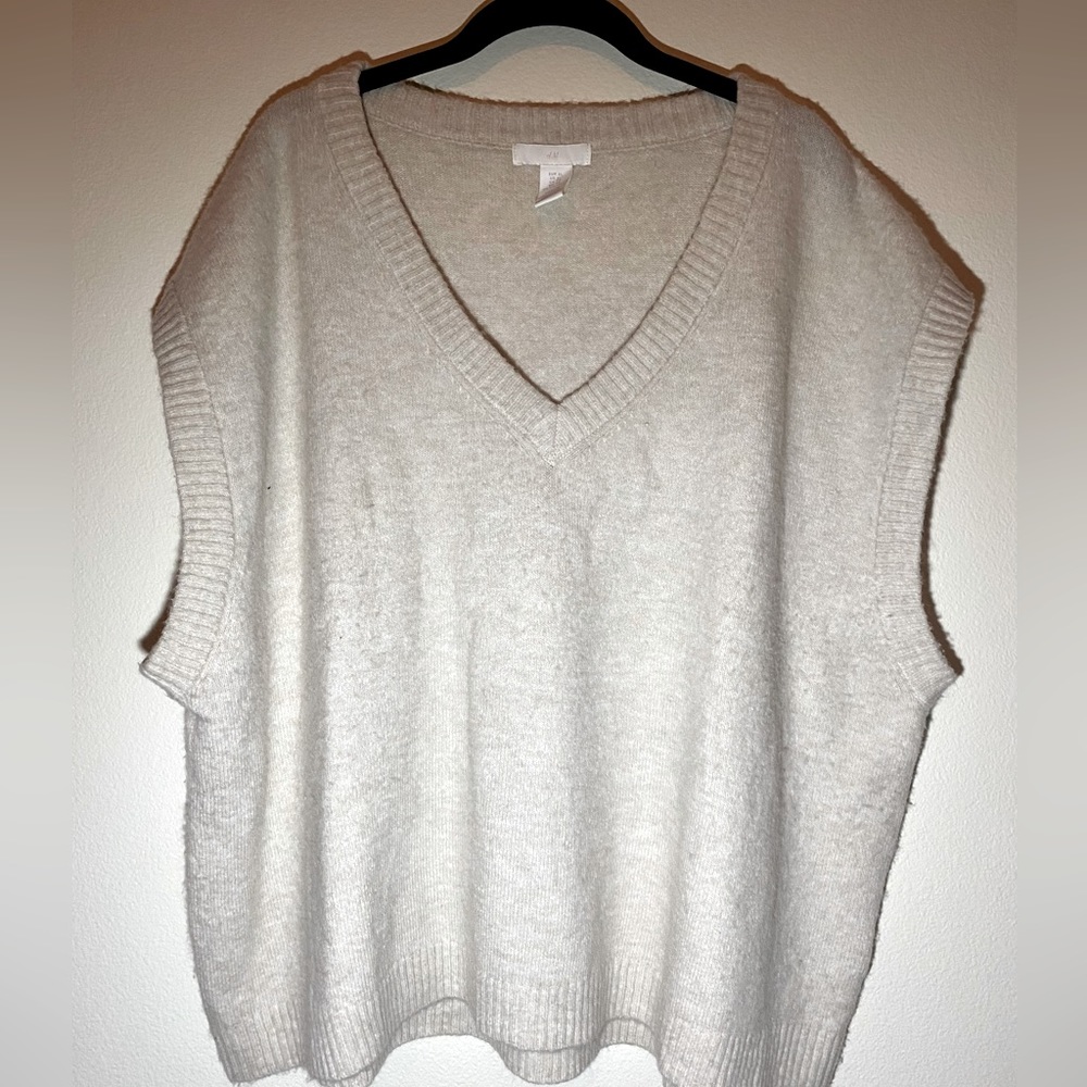 H&M Sleeveless Sweater V-neck Cream sz XL